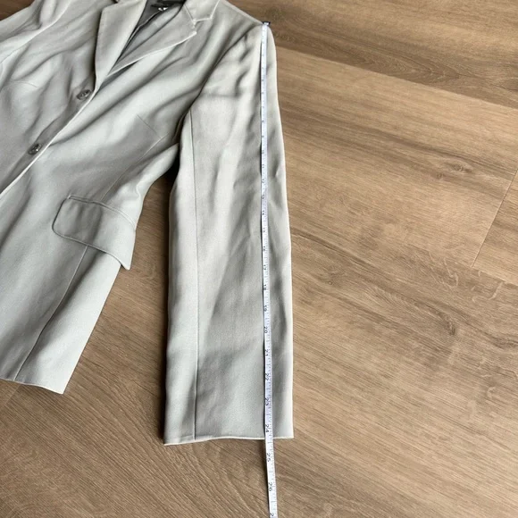 Banana Republic Women's Soft Gray Suit Jacket - Picture 4 of 7